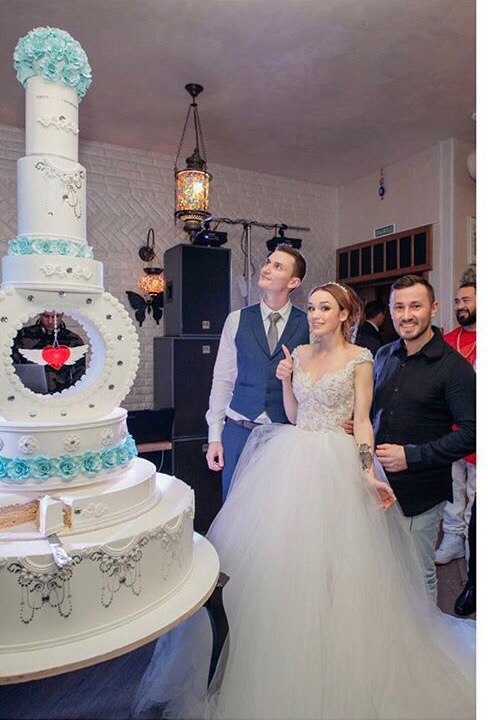 Диана Шурыгина и ее свадебный торт
