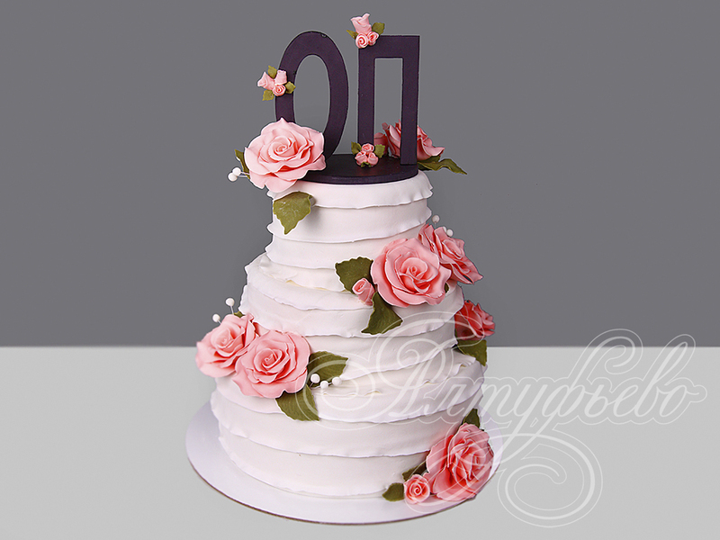 Классический свадебный торт с розами трехъярусный