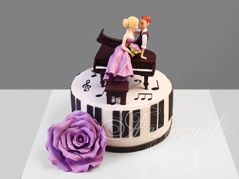 Свадебный торт с фигурками жениха и невесты одноярусный