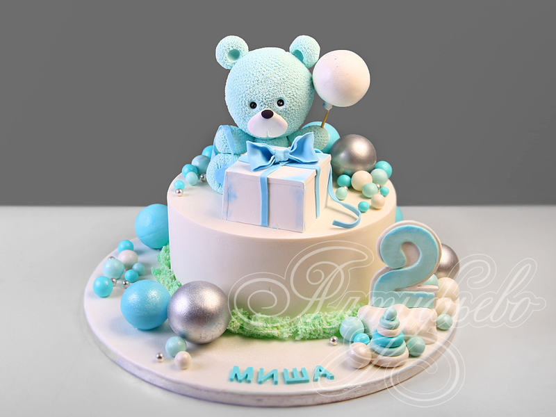 Детский торт с Голубым Мишкой для мальчиков на день рождения в 2 года одноярусный с фигурками