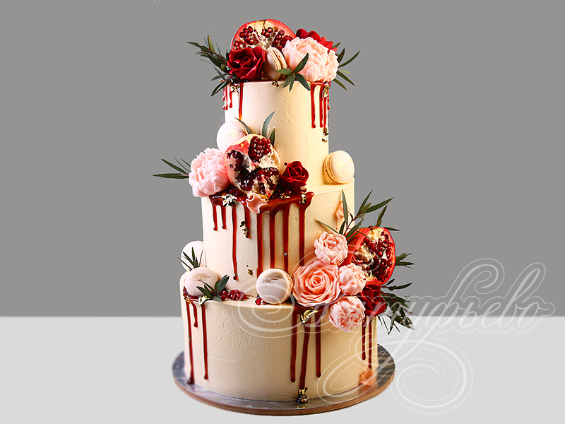 Свадебный торт c пионами с ягодами гараната крем чиз