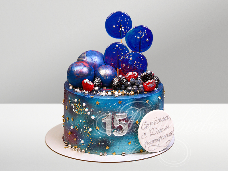 Торт "Вселенная" с леденцами и ягодами