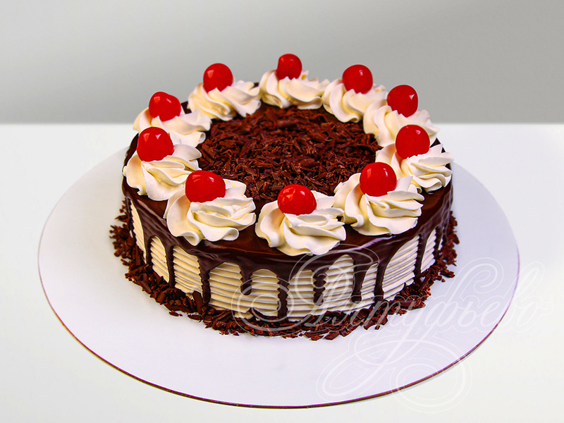 Килограммовый торт с вишенками