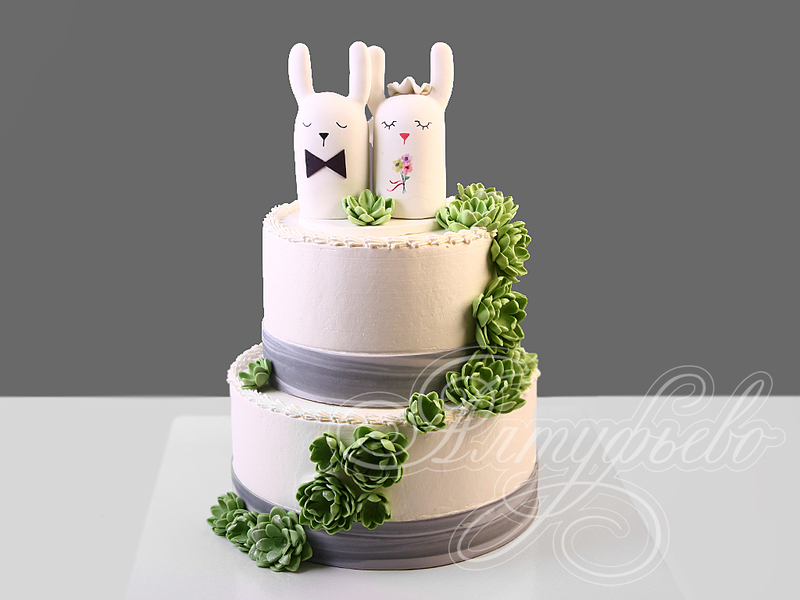 Необычный свадебный торт с фигурками двухъярусный без мастики