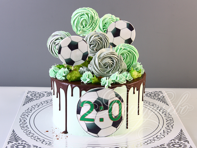 Торт с футбольными мячами на 20 лет