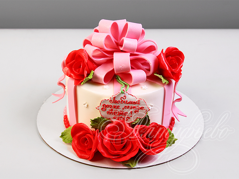 Торт для женщины с розами одноярусный
