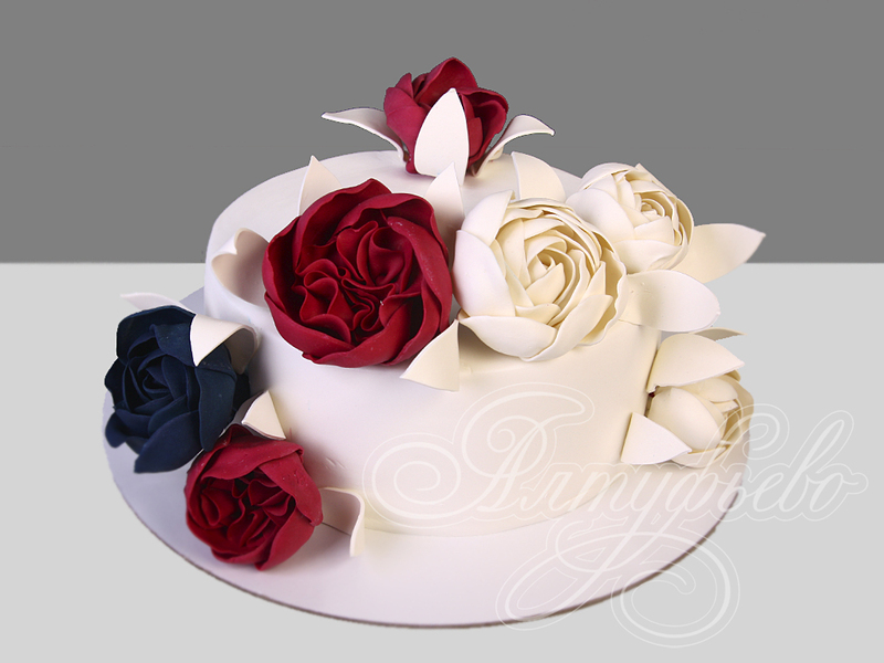 Торт с Пионами белого, красного и синего цвета