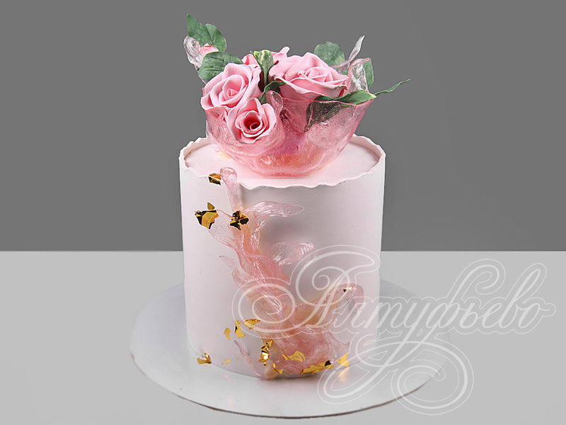 Торт "Карамельная ваза с розами"