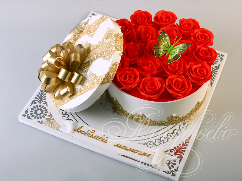 Торт Шкатулка с алыми розами
