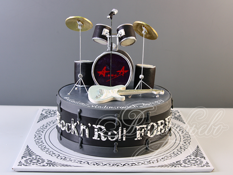 Торт с барабанами и гитарой