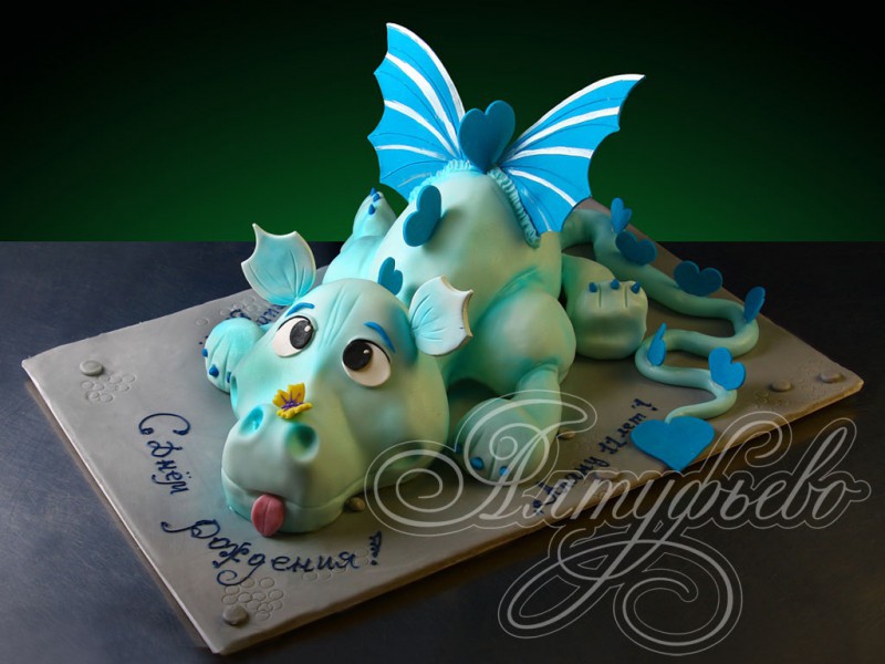 Торт «Голубой дракон с сердечками»