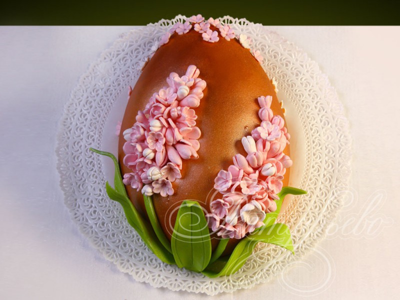 Торт «Пасхальное яйцо и цветы»