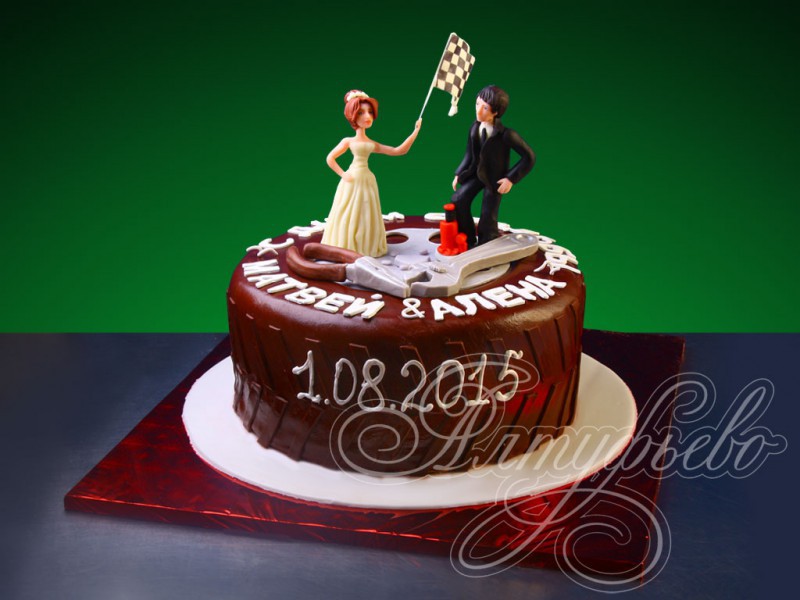 Подарочный торт «Свадебная шина»
