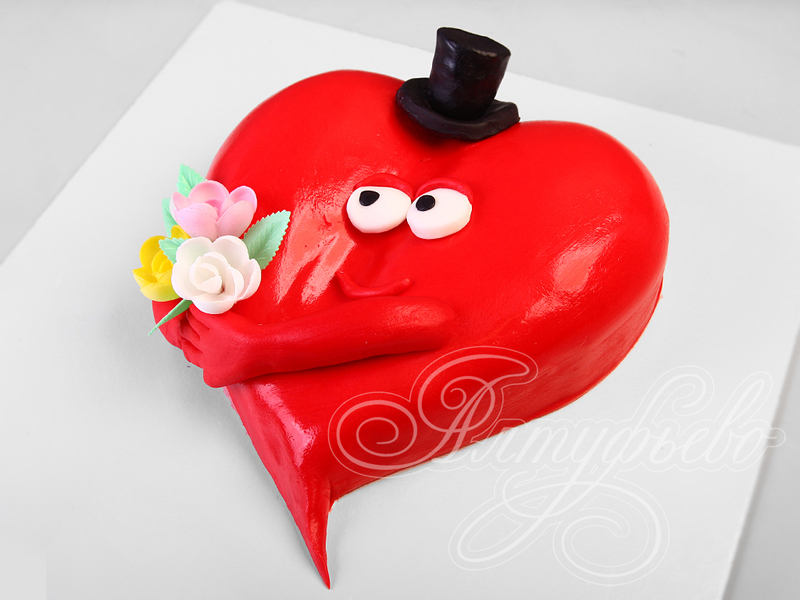 Торт в виде красного сердца в шляпке с цветочками одноярусный с мастикой