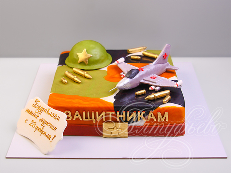 Камуфляжный торт с каской и истребителем
