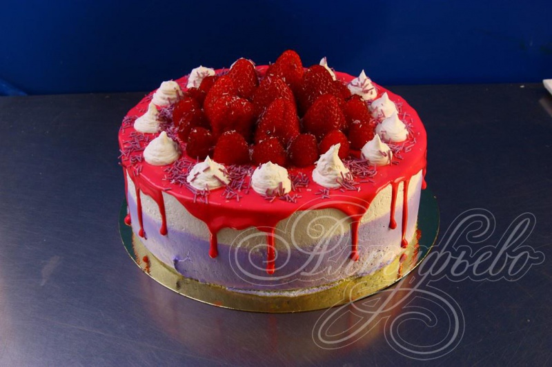 Торт с ягодами и фруктами 09045516