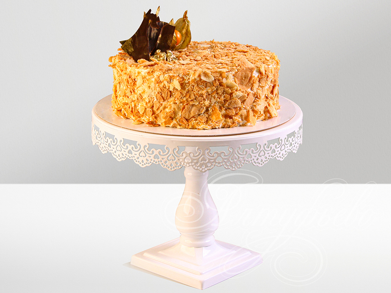 Торт «Наполеон» с физалисом