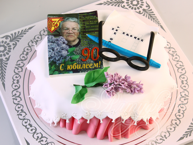 Торт с очками и кроссвордом для бабушки