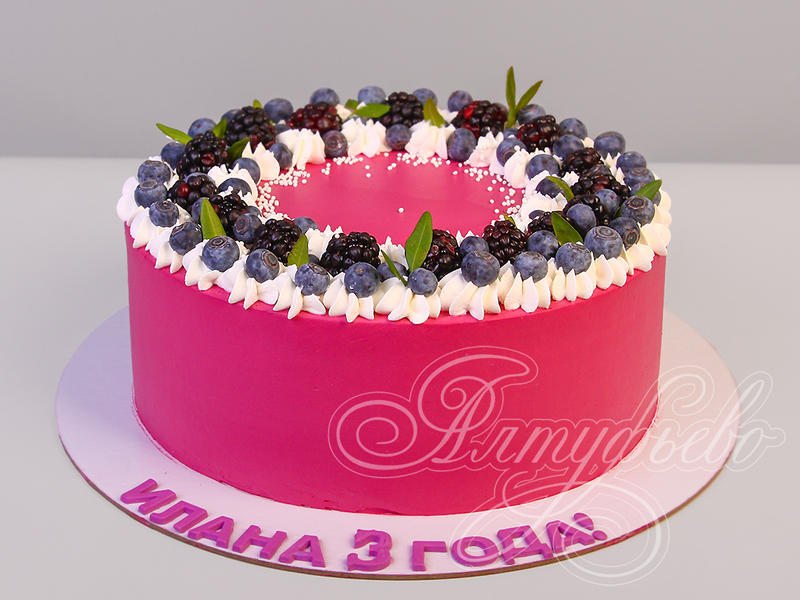 Детский торт для девочки без мастики с ягодами на день рождения в 3 года