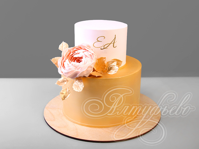 Свадебный осенний торт с инициалами и цветком