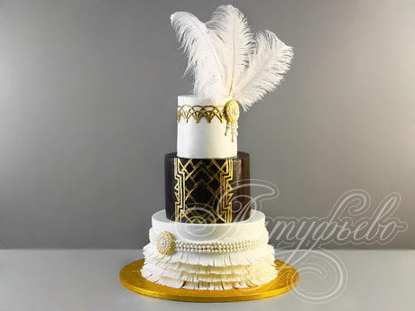 Свадебный с бусами, перьями и геометрией