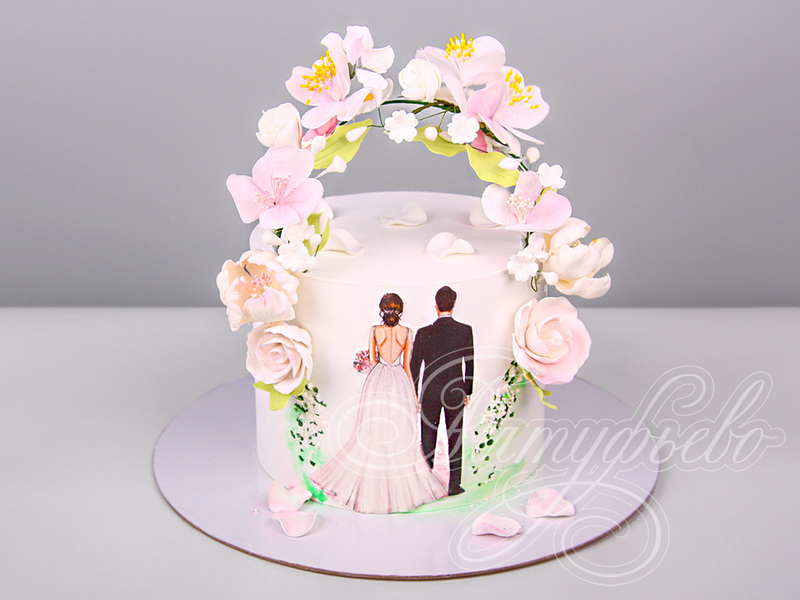 Торт со свадебной парой и аркой