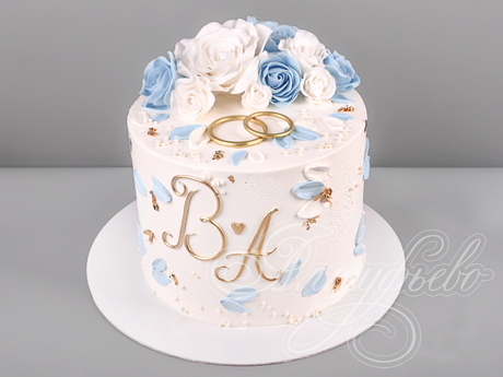 Торт с золотыми кольцами и инициалами