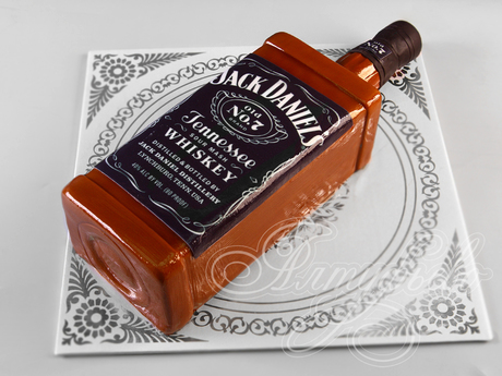 Торт в форме виски Jack Daniels
