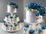 Свадебный торт с пирожными на этажерке