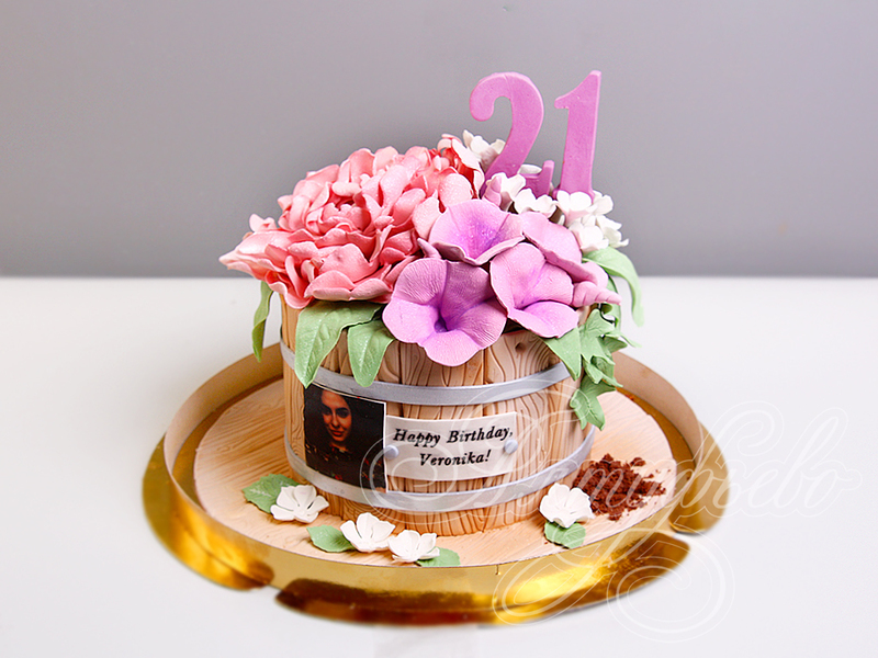 Торт "Горшок с цветами" на 21 год
