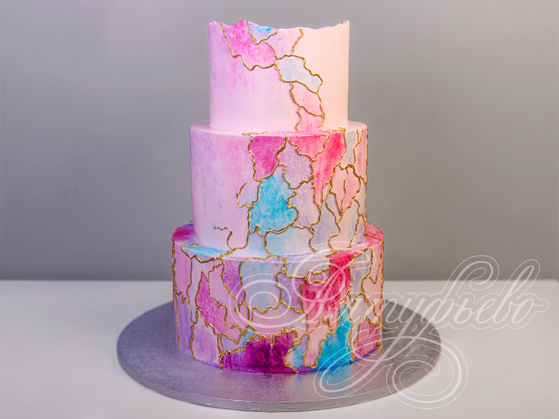 Розовый трехъярусный свадебный торт