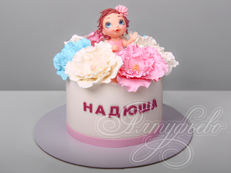 Торт с пионами для малышки