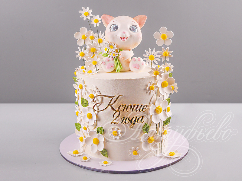 Детский торт с кошечкой и ромашками стоимостью 15 950 рублей в категории самым маленьким - торты на заказ ПРЕМИУМ-класса. Цена: 3 300 руб/кг. Детский торт с кошечкой и ромашками