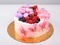 Торт с шарами, ягодами и рисовыми цветами