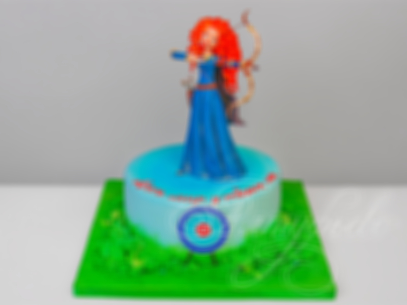 Торт для девушки на день рождения в 25 лет одноярусный с фигуркой Принцессы Мериды