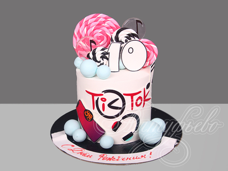 Торт ТикТок на 10 лет