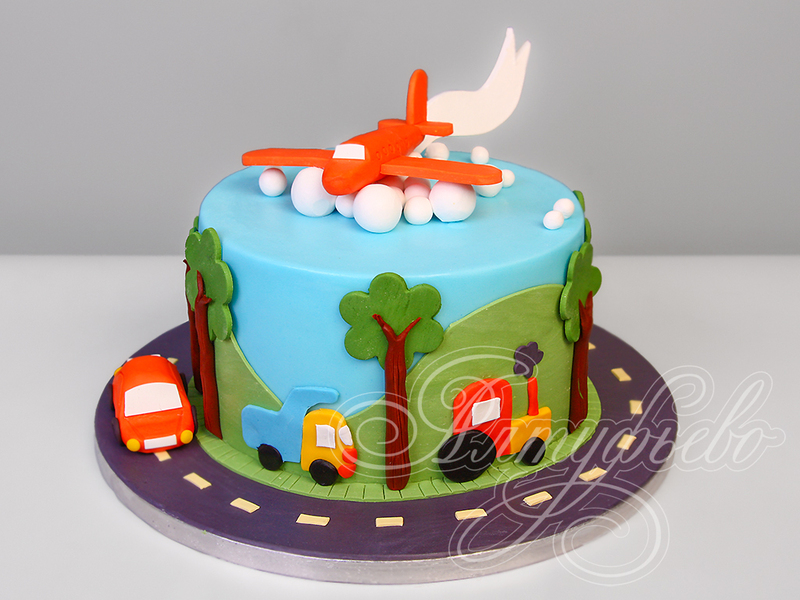 Торт мальчику в день рождения с машинками и самолетом одноярусный с мастикой
