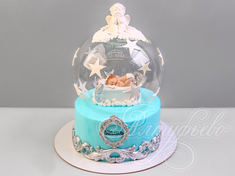 Торт новорожденному с малышом в стеклянном шаре и ангелочком наверху