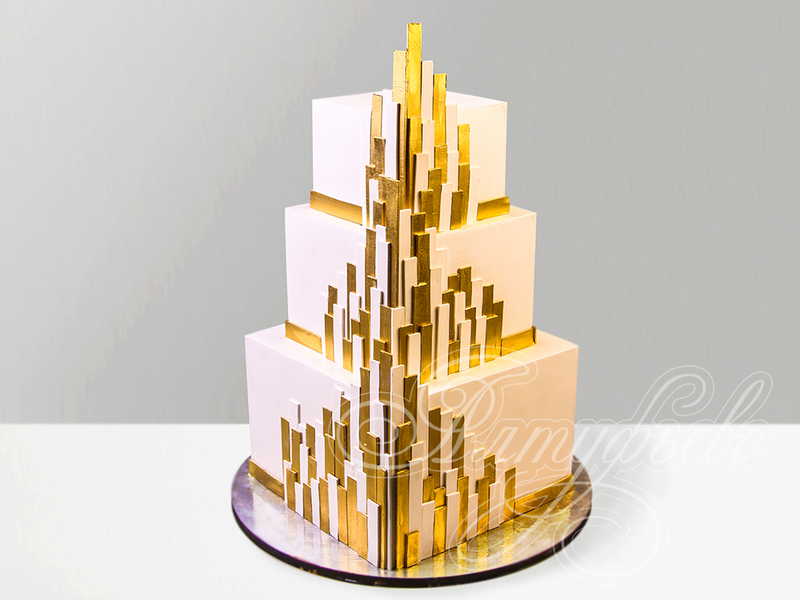 Торт на юбилей трехъярусный белого цвета с золотым декором