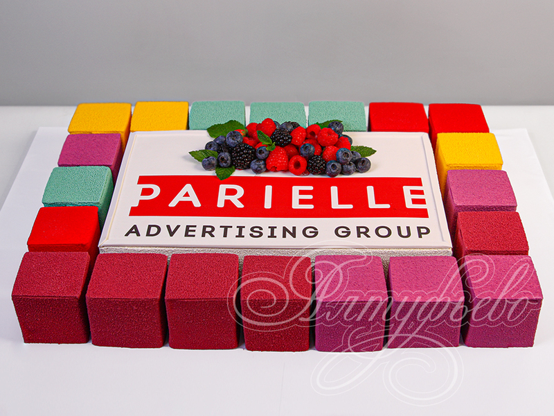 На корпоратив компании Parielle без мастики с ягодами и фотопечатью