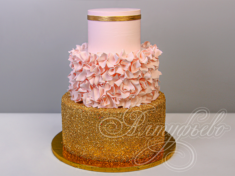 Розовый свадебный торт трехъярусный