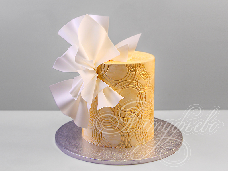 Свадебный торт цвета айвори одноярусный