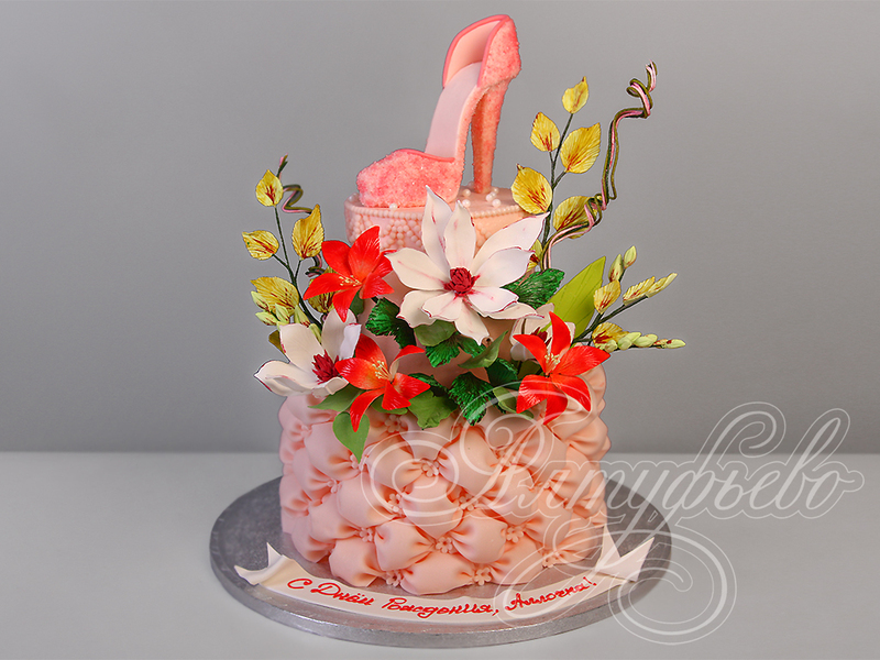 Торт для девушки с цветами двухъярусный с мастикой