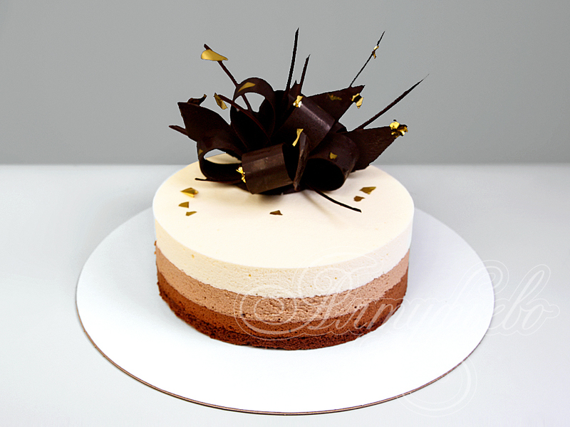 Торт с шоколадным цветком