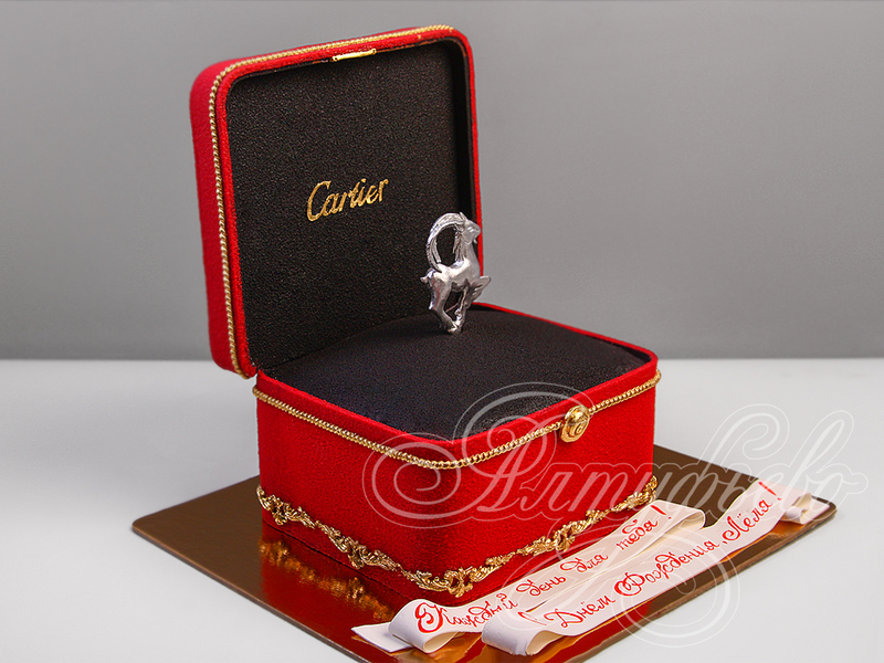 Торт Козерогу на день рождения в виде коробочки Картье с кулоном велюровый