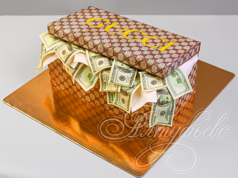 Торт мужчинам в день рождения в виде коробки Gucci набитой долларами