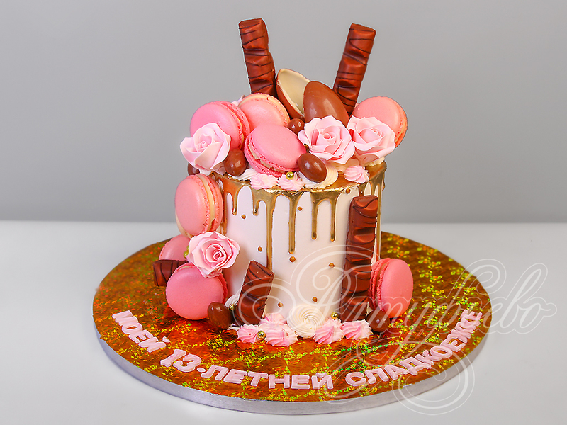 Детский торт с Розовыми макарунами на день рождения девочки в 13 лет