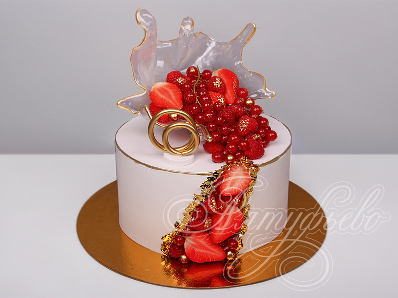 Ягодный торт с обручальными кольцами На Хрустальную Свадьбу