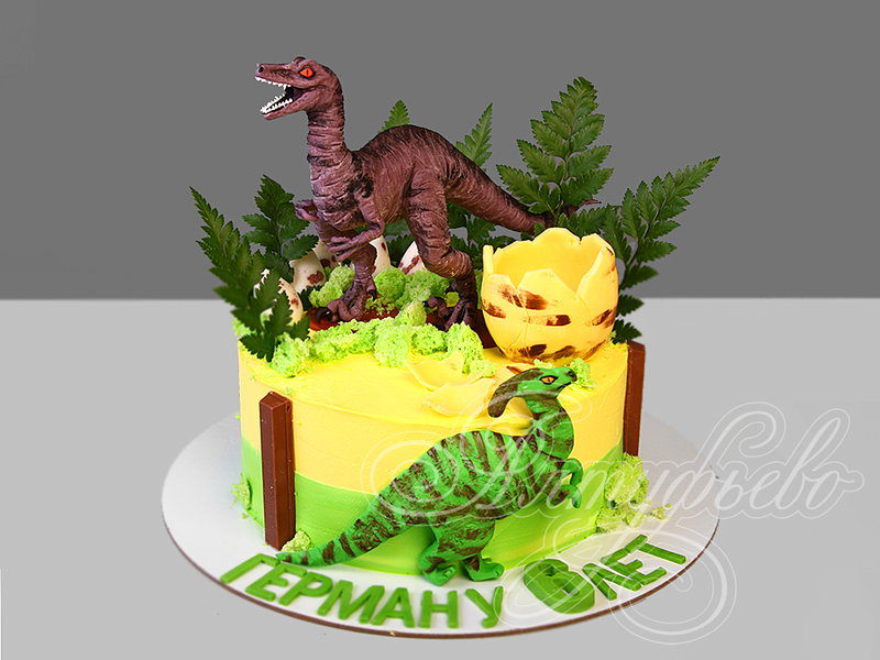 Торт мальчику на 6 лет одноярусный кремовый со сливками с фигурками динозавров
