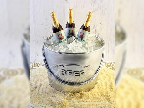 Торт пиво «Spaten» в ведерке со льдом